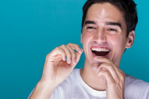 Gesunde Zähne durch Zahnseide